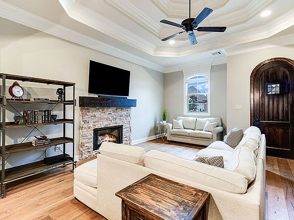 4th image of 207 Golden Cypress Dr