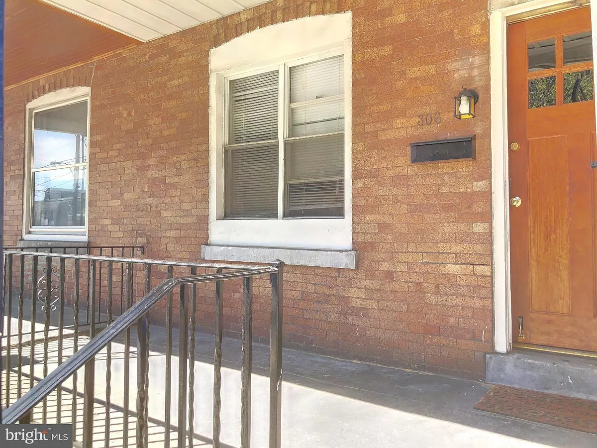 Building Photo - 306 Leverington Ave