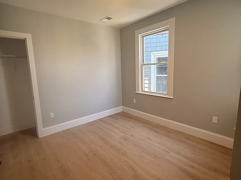 7 Thornley St #3 — Photo 3