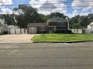 52 Merrick St, Islip Terrace, NY 11752