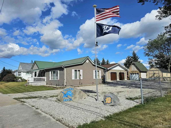 224 N 5th St, Manistique, MI 49854