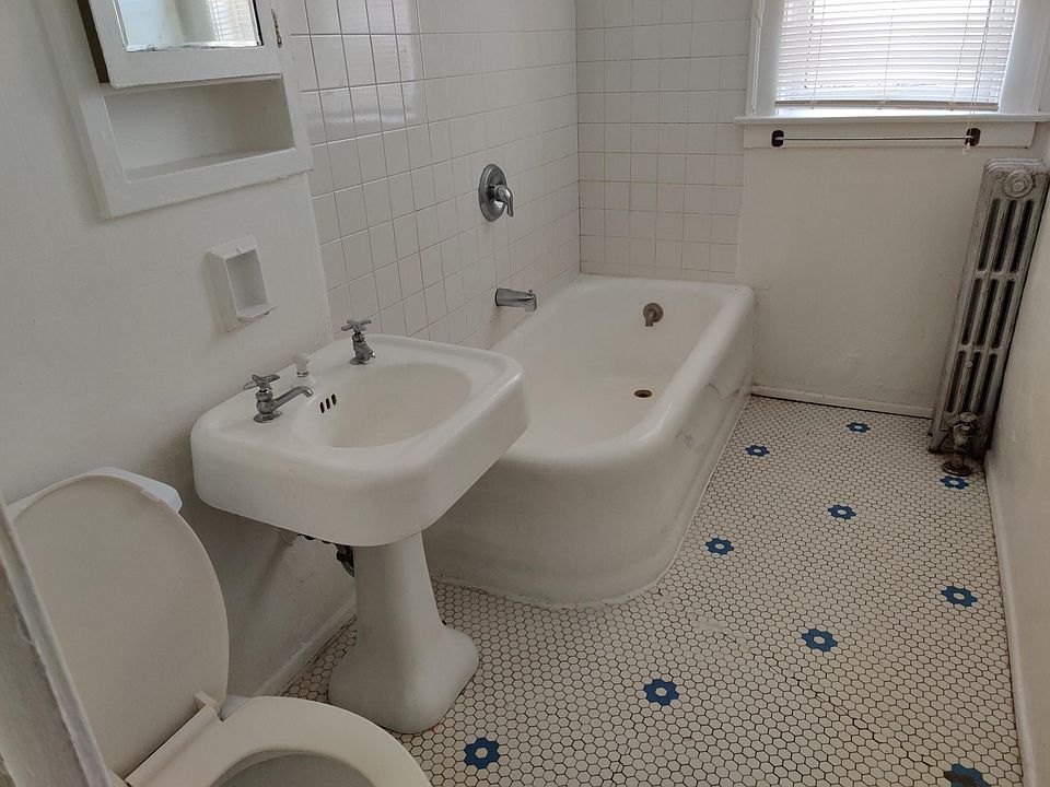 2nd image of 9406 S Laflin St APT 3