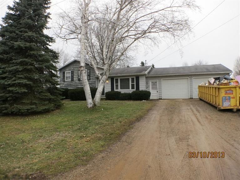1st image of 454 Woodlark Dr