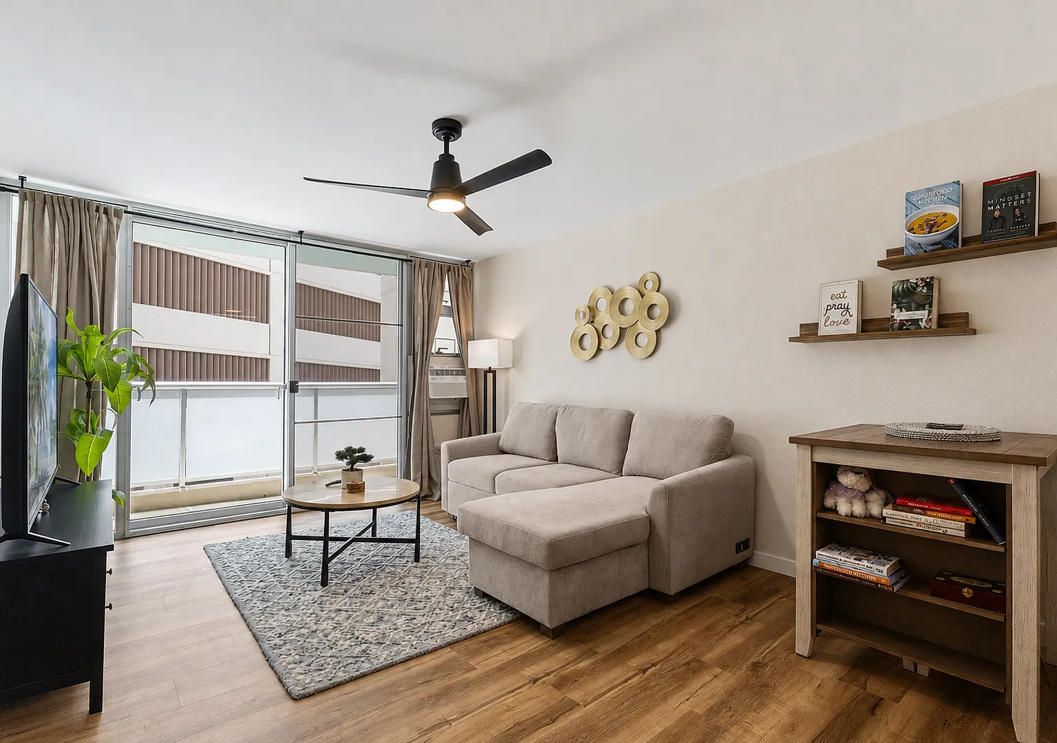 1BR/1BA high-rise condo in Salt Lake, pool + BBQ — Photo 3