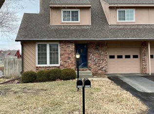 2926 SW Foxcroft 3 Ct, Topeka, KS 66614