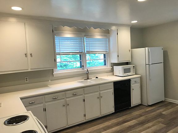 3rd image of 6525 Hanover Ave