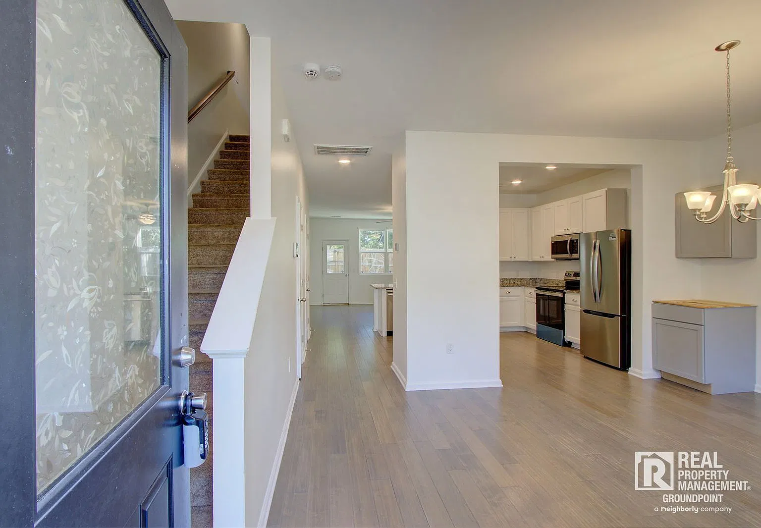 3 bed, 2.5 bath, 1600 sqft, $2,400 — Photo 2