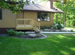 832 Harris Dr, Niskayuna, NY 12309