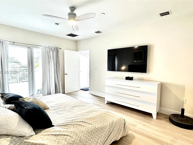 814 NE 19th Ave — Photo 36