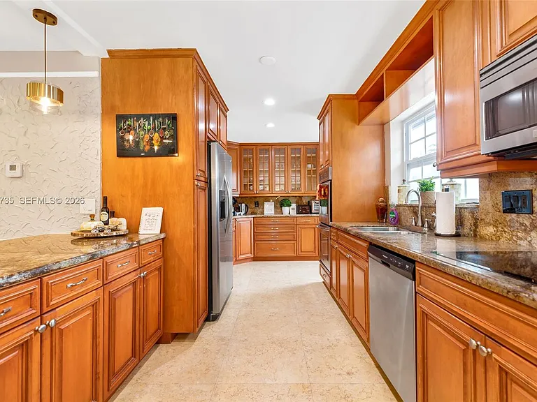 1960 Coral Reef Dr — Photo 8
