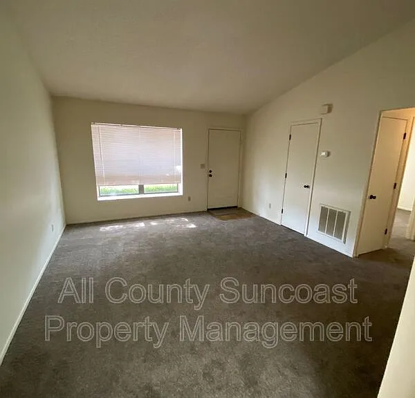 519 Curlew Pl E — Photo 2