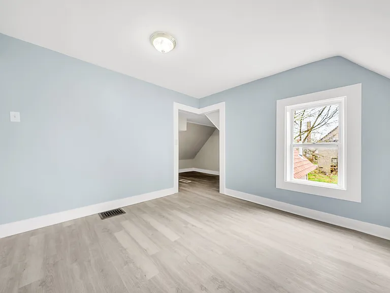 127 Riverside Ave — Photo 17