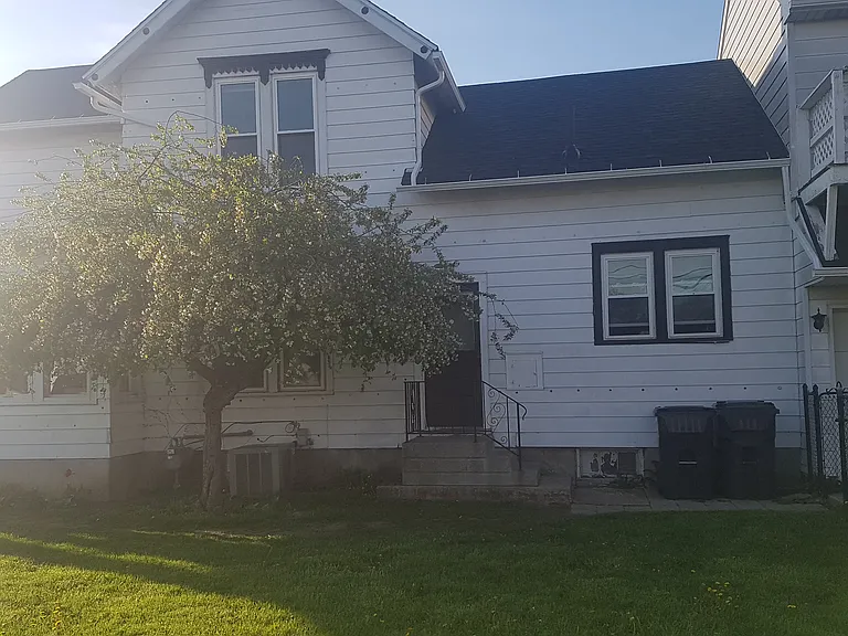 1032 Perry St — Photo 2