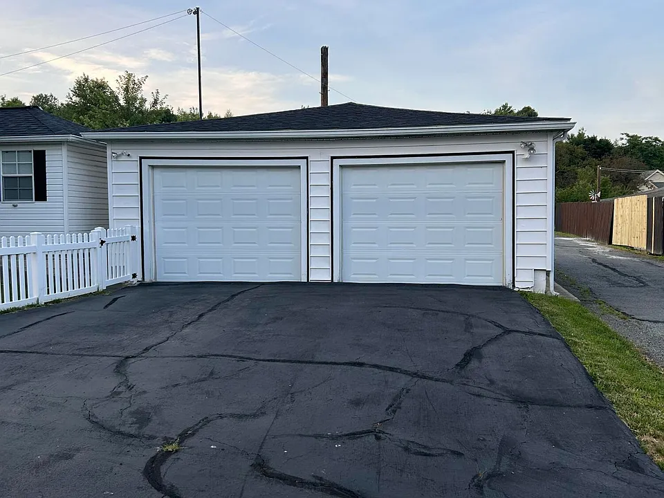 830 Brook St #GARAGE