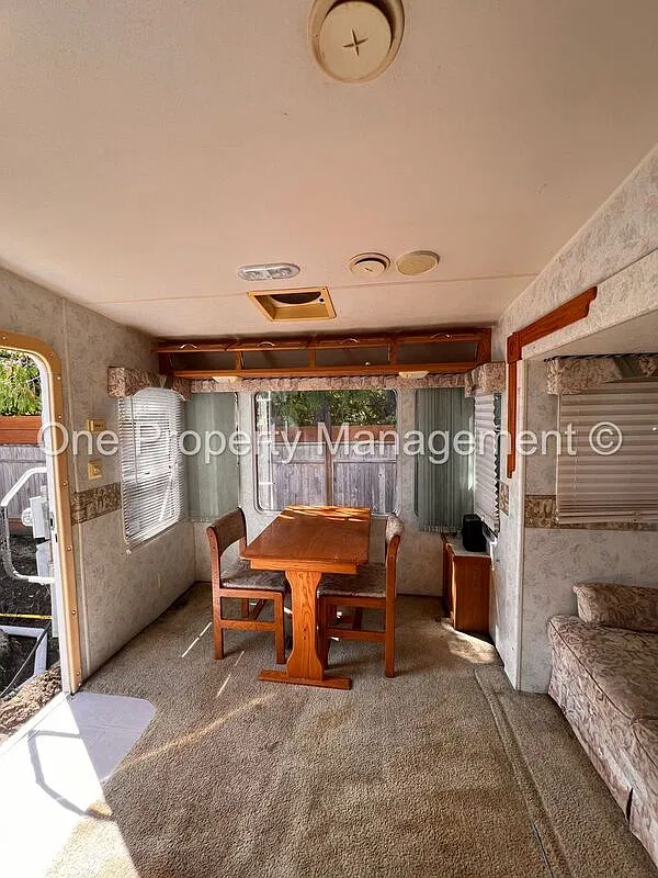 1 bed, 1.0 bath, 40 sqft, $1,100 — Photo 3
