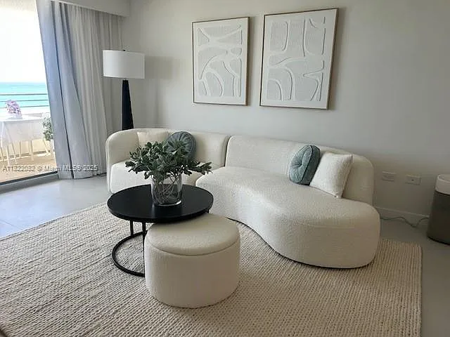 2 bed, 1048 sqft, $6,500 — Photo 2