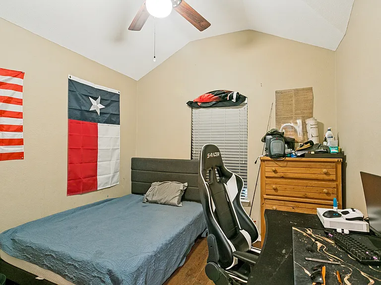 5212 Spicewood Dr — Photo 8