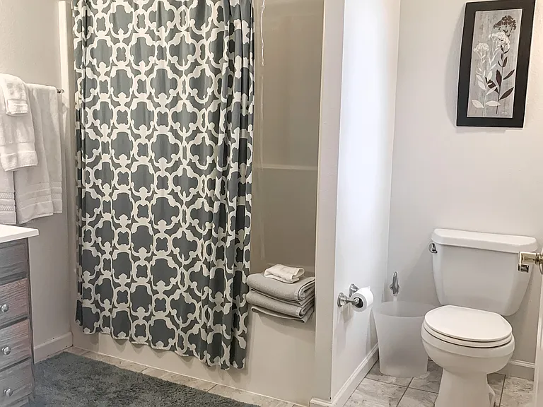 1128 Thomas St — Photo 7