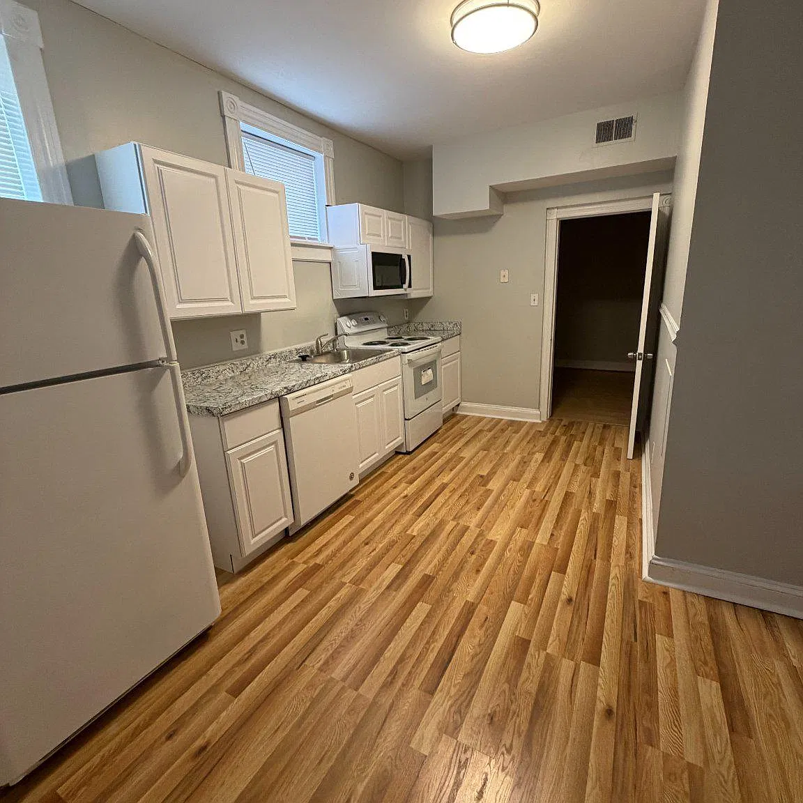 1 bed, 1.0 bath, 800 sqft, $1,300 — Photo 1