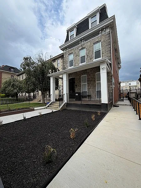 4 bed, $5,200 — Photo 1