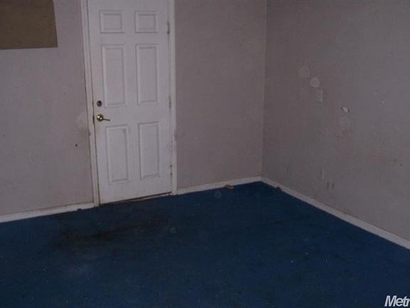5th image of 1040 S Windsor Ave