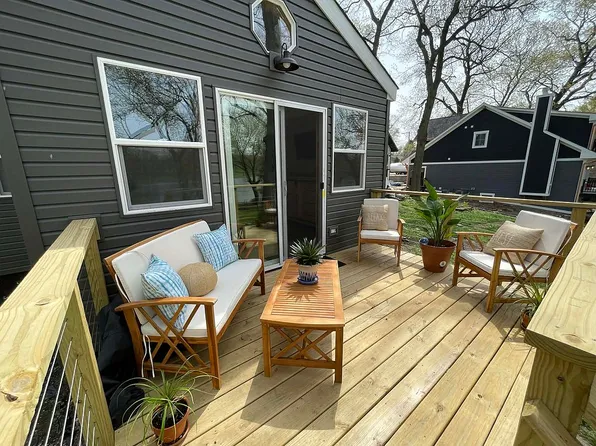 4909 Wildwood Dr, McHenry, IL 60051