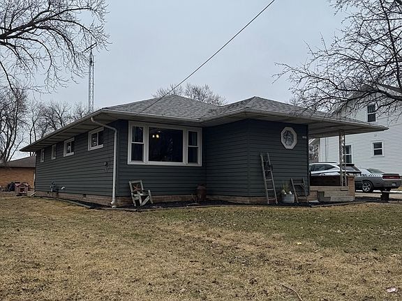 2nd image of 1321 Main St