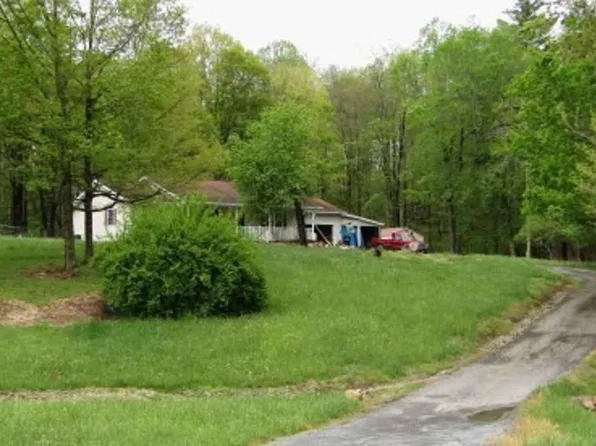 2139 Coalfield Trl, Charmco, WV 25958