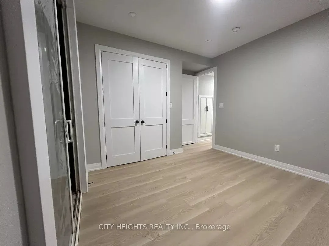 3 bed, $2,300 — Photo 2