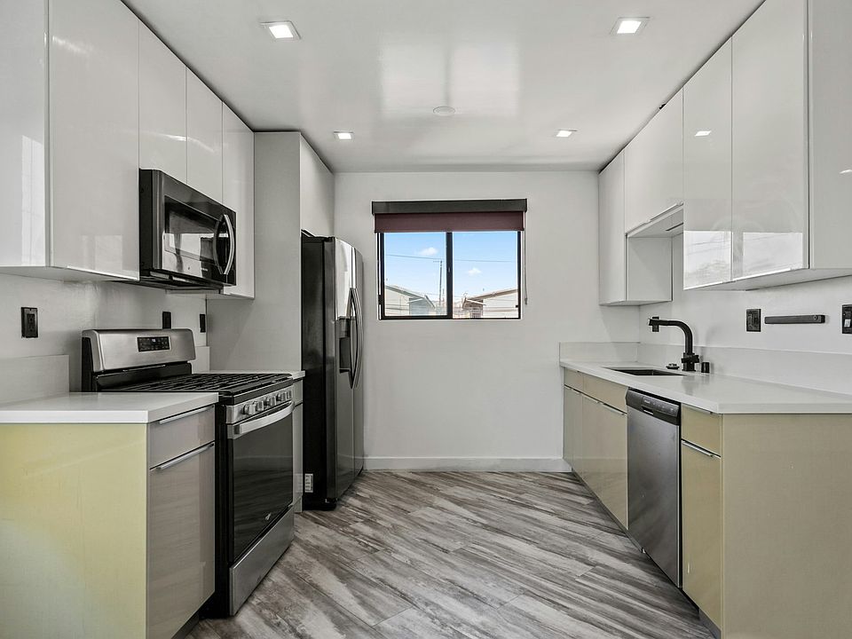1st image of 955 N Oxford Ave #9