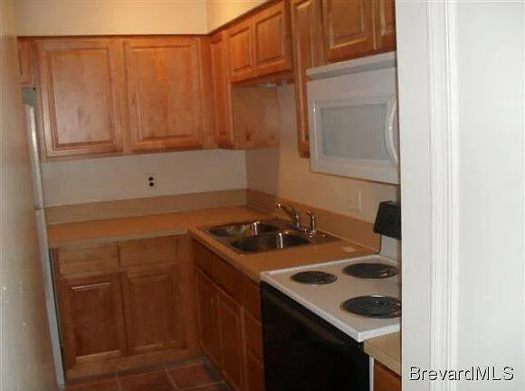 931 Palm Springs Blvd #A — Photo 2