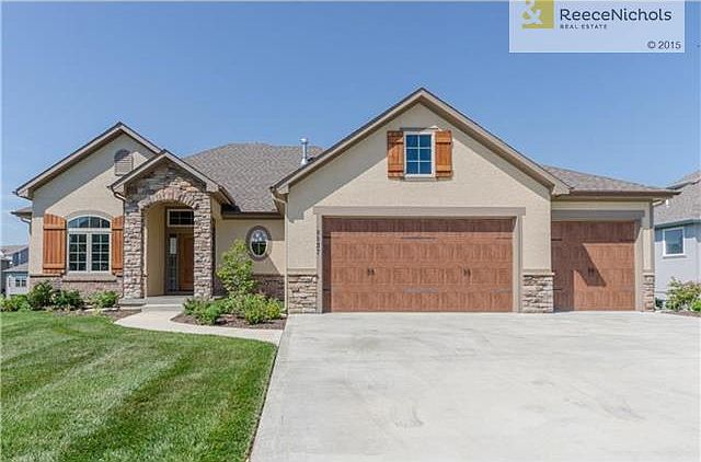 Beautiful Revers 1 1/2 w/ brick, stone & stucco front is ready t