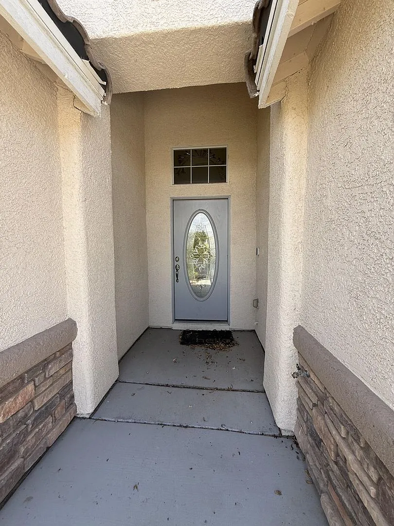 Gorgeous 4-Bedroom Home in the Northwest's Log Cabin Neighborhood — Photo 2