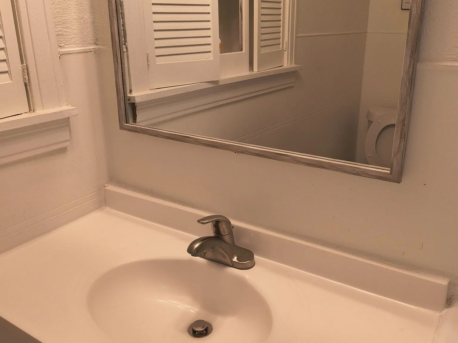4 bed, 2.0 bath, 2400 sqft, $854 — Photo 4