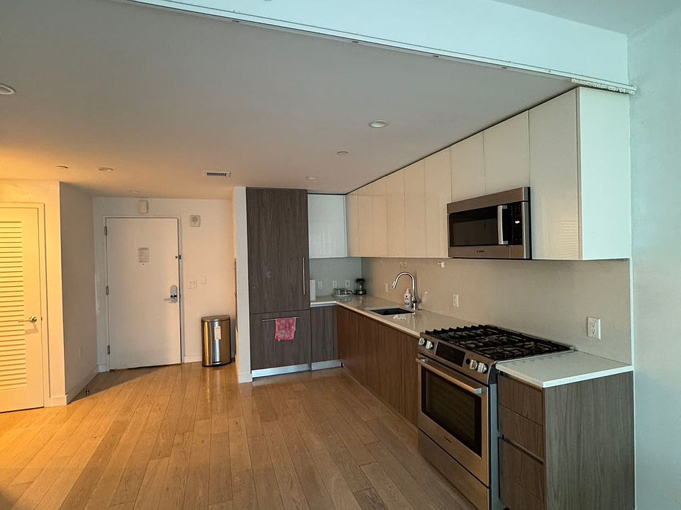 1st image of 131-01 40th Rd #Penthouse 2g