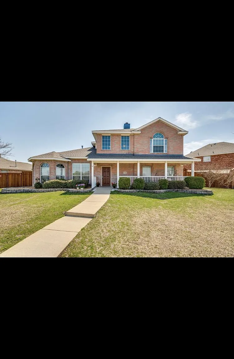 4 bed, 2811 sqft, $2,900 — Photo 1