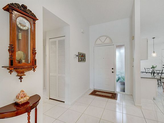 3rd image of 5819 Royal Lake Cir