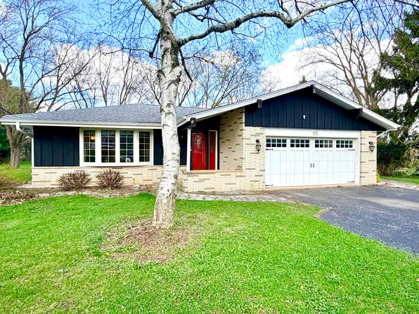 2945612-W294S561 Windcrest Dr, Waukesha, WI 53189
