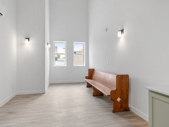 4th image of 1219 W 31st St #1B-1Ba-805Sqft