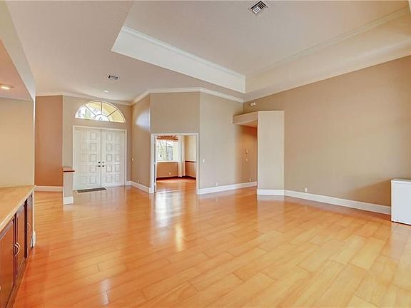 4th image of 2573 Mayfair Ln