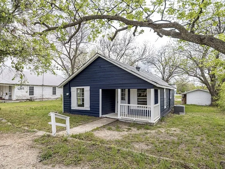 655 E Live Oak St — Photo 13