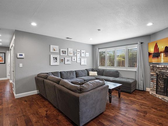 4th image of 7821 Santa Barbara Dr