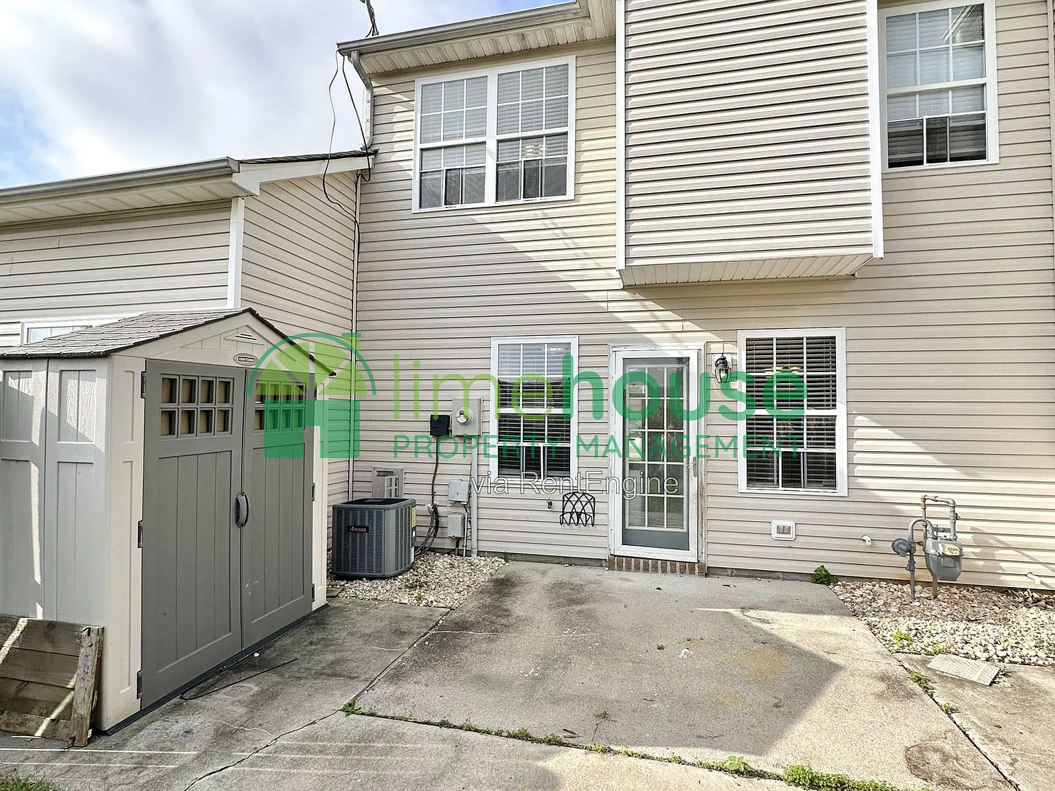 3 bed, 2.5 bath, 1578 sqft, $2,400 — Photo 2
