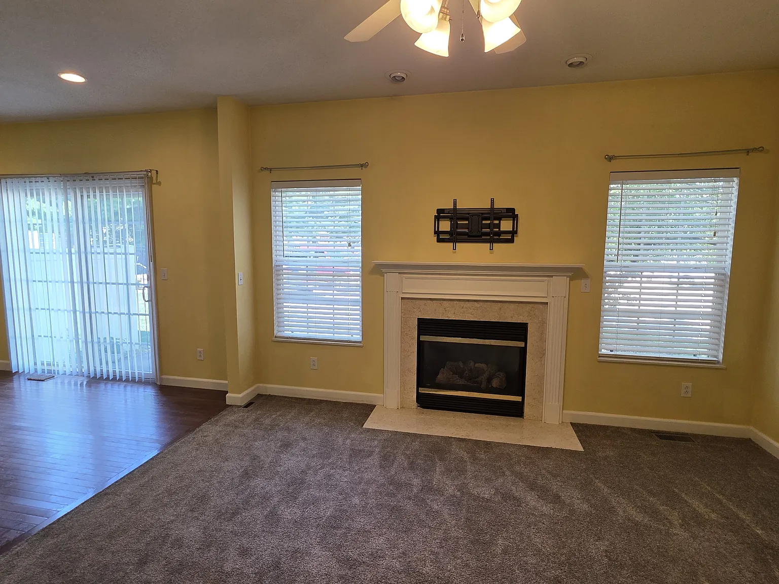 3 bed, 2015 sqft, $2,250 — Photo 2