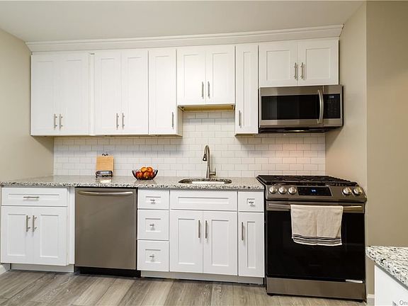 5th image of 121 Parkside Dr
