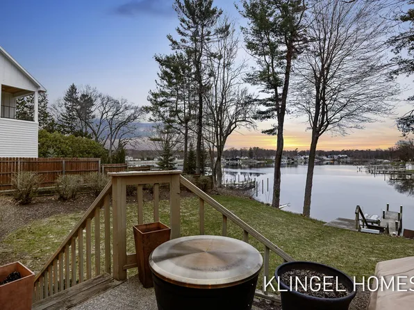 19094 Walden Dr, Spring Lake, MI 49456