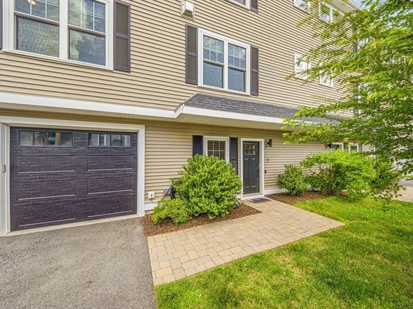 4 Boynton St #1, Waltham, MA 02453