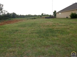 6110 SW 4th St, Topeka, KS 66615