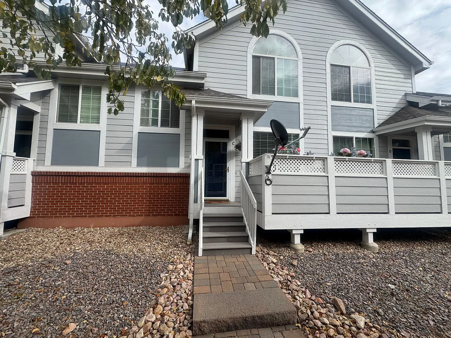 Incredible 2 story townhome plus lower level and garage — Photo 1