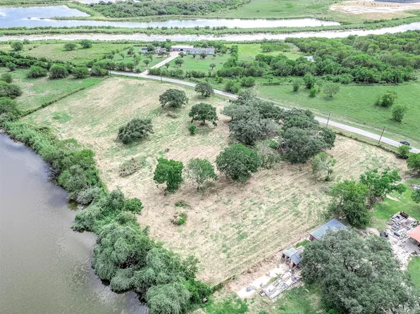 2230 Duncan Dr, Freeport, TX 77541